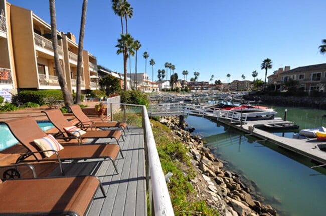 Building Photo - 2 Bedroom, 2 Bath Bristol Cove Condo