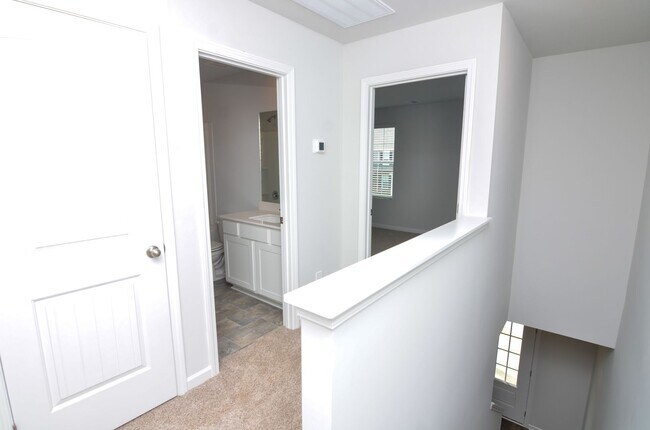 Building Photo - 1017 Keyes Pl