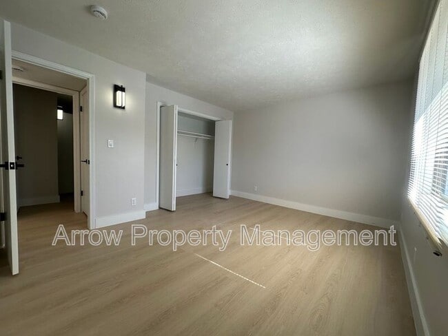 Building Photo - 3331 Holdrege St
