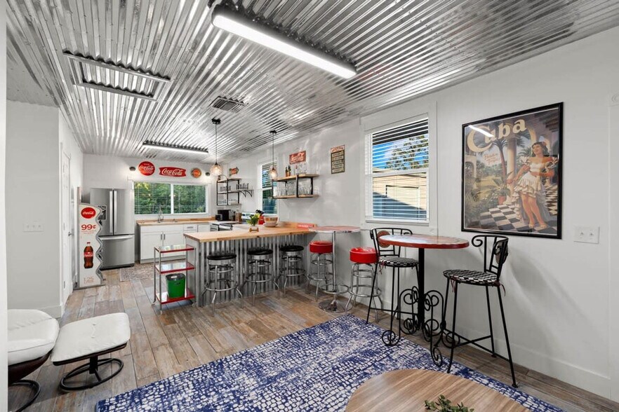 Building Photo - 15100 Sweetwater Ct