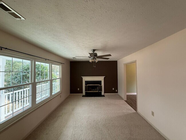 Building Photo - Charming 3-Bedroom Home in Newport News! "ASK ABOUT OUR ZERO DEPOSIT"