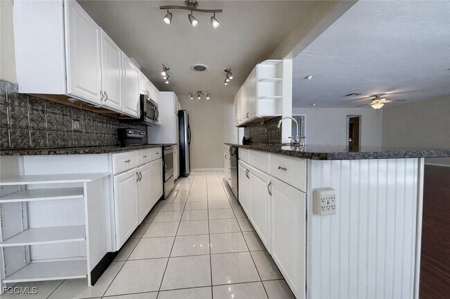 Building Photo - 1010 SE 43rd Terrace