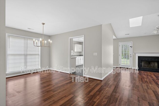 Building Photo - 701 Ashcroft Rd