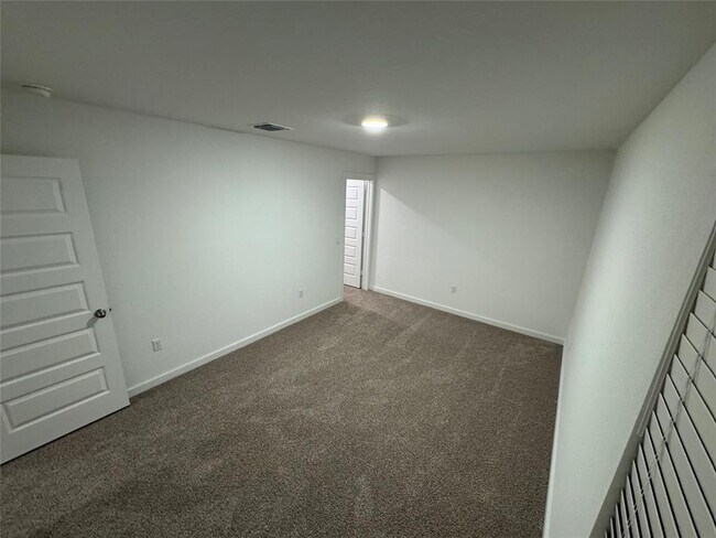 Building Photo - 204 James River Dr