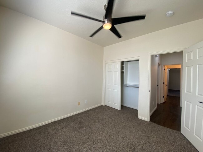 Building Photo - REMODELED TOWNHOME AVAILABLE FOR RENT
