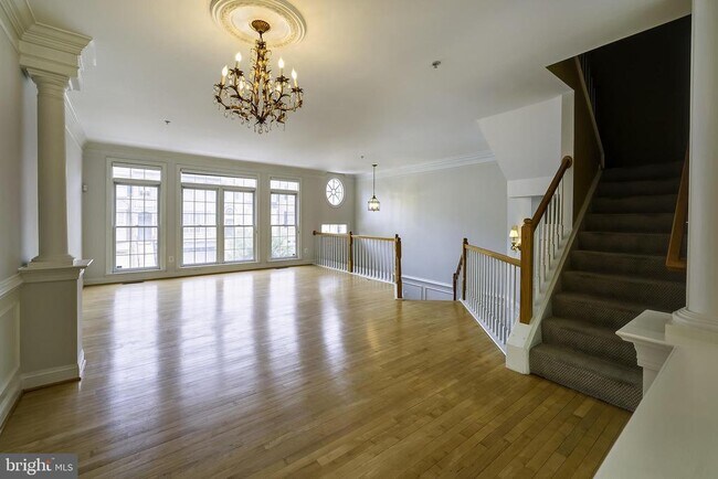 Building Photo - 1156 Regal Oak Dr