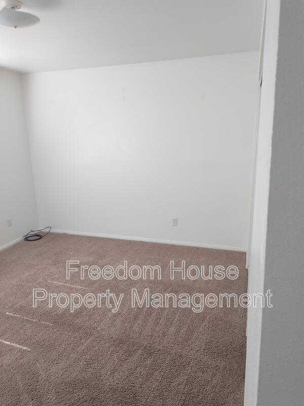 Building Photo - 2341 E Calvada Blvd