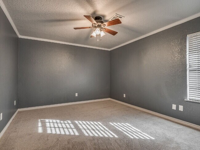 Building Photo - Immaculate Edmond Home with New Carpet and Storm Shelter!