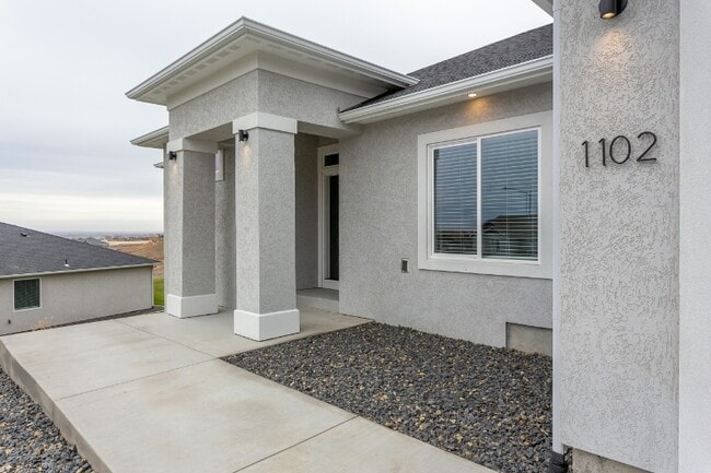 Building Photo - 1102 Chinook Dr