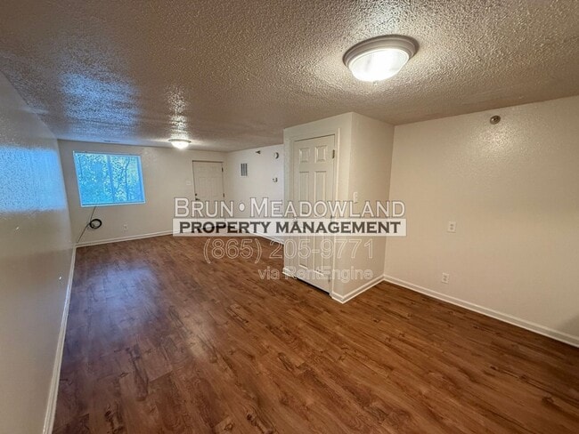 Building Photo - 436 E Red Bud Rd