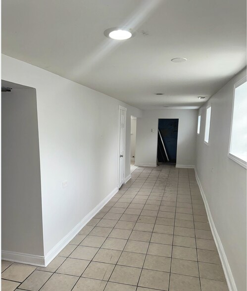 Building Photo - 1814 W Pershing Rd