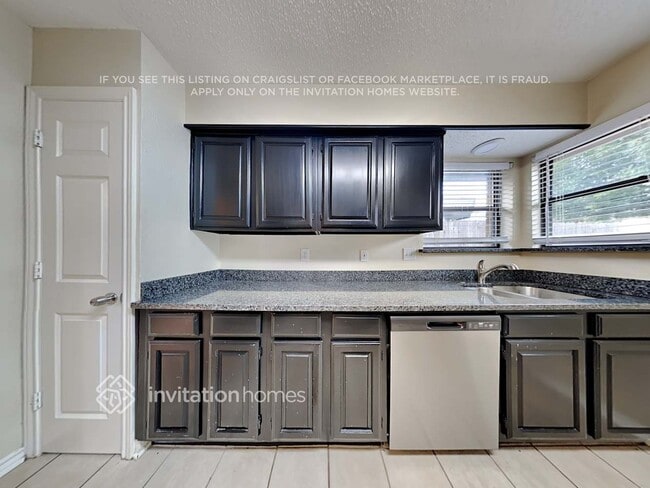 Building Photo - 2559 Sunscape Ln