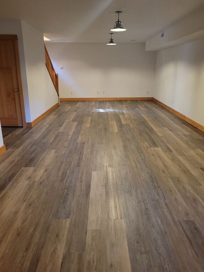 Building Photo - Large 4 bedroom westside home