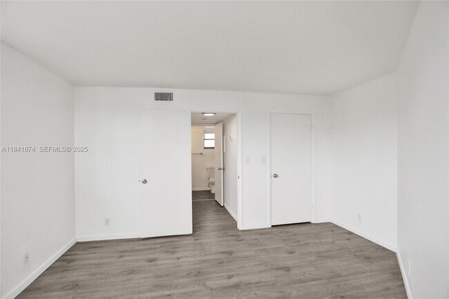 Building Photo - 1850 N Congress Ave