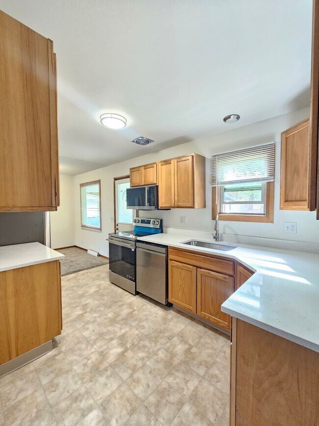 Building Photo - $2,500 - 4 Bed / 2 Bath Beautiful Home in ...
