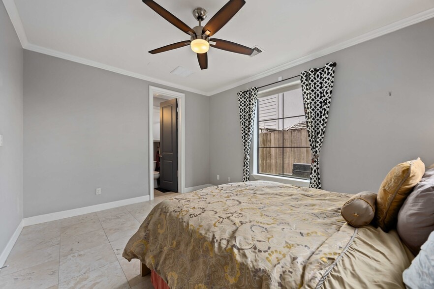 1st floor bedroom - 328 Bomar St
