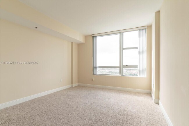 Building Photo - 2681 N Flamingo Rd