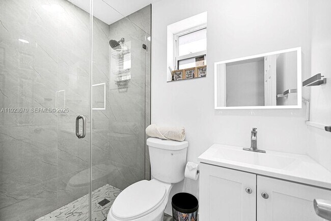 Building Photo - 876 NE 81st St