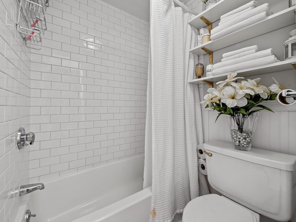 Building Photo - 19 Charter St