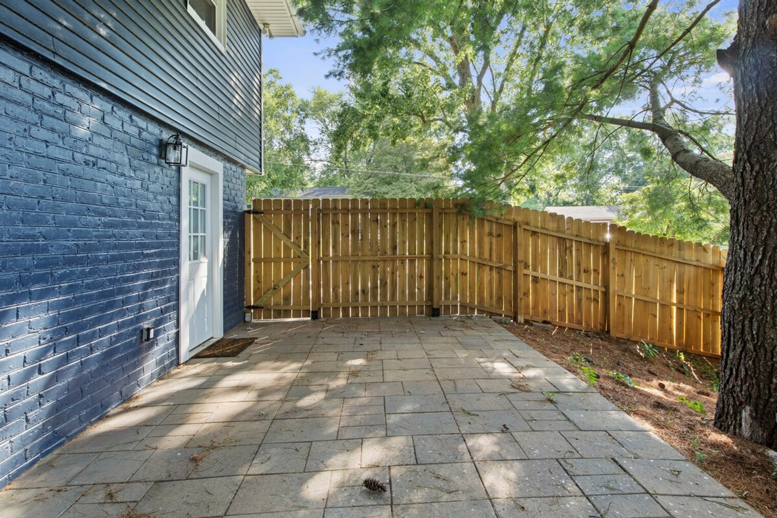 Building Photo - 229 S Peters Rd