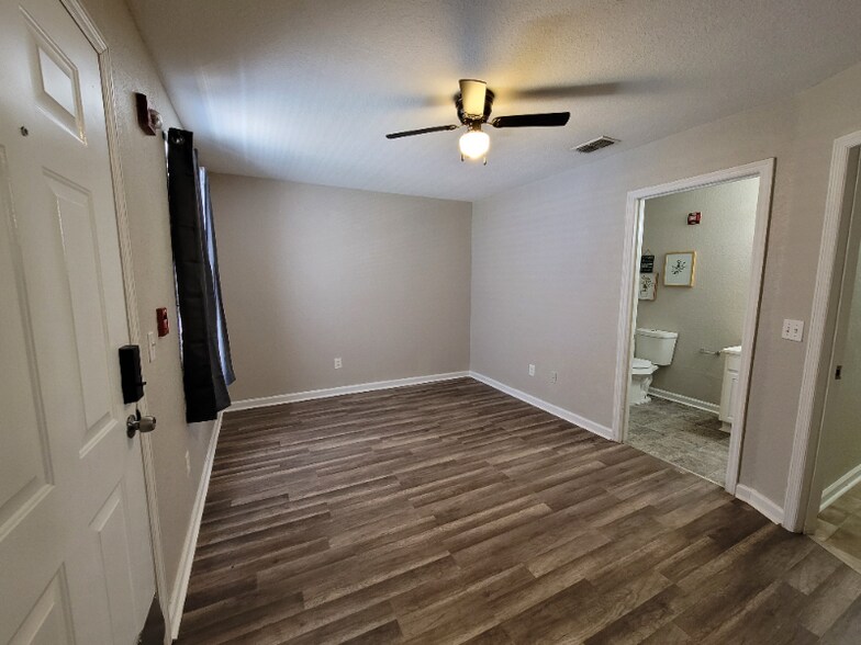 Building Photo - 1329 Nylic St