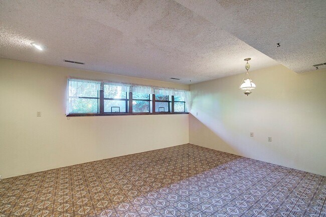Building Photo - 3Bd/2.75Ba Maple Valley House