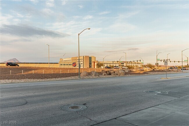 Building Photo - 788 Forest Peak St