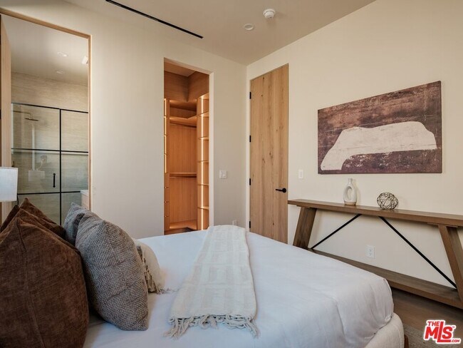 Building Photo - 14647 Morrison St