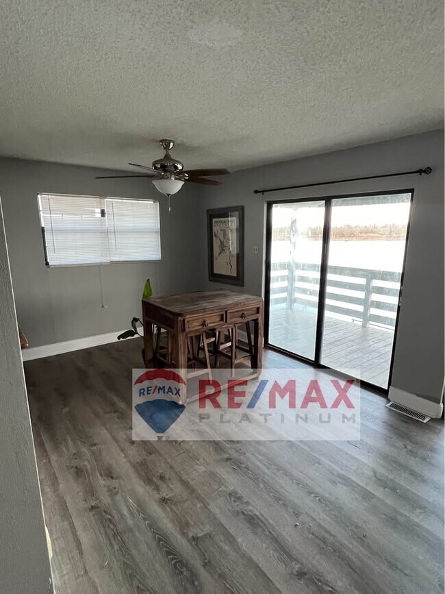 Building Photo - 3109 Riverside Dr