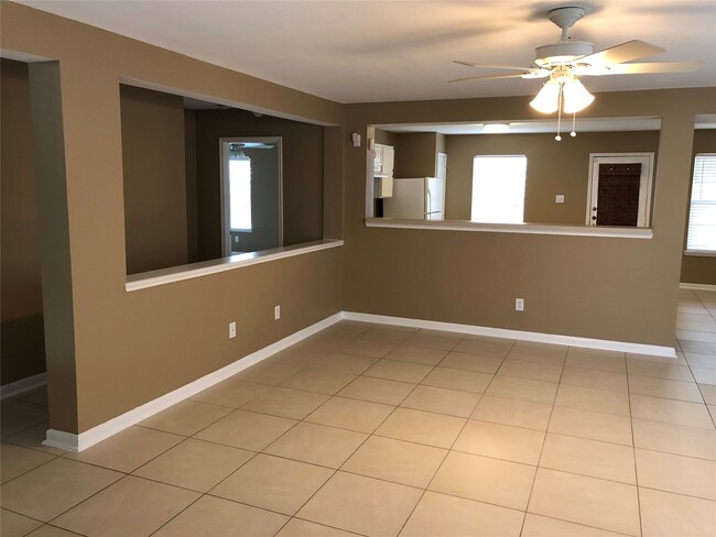 Building Photo - 19615 Hollington Dr