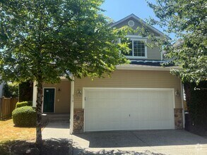 Building Photo - Spacious 4 Bed 3 Bath Home in a Prime Loca...