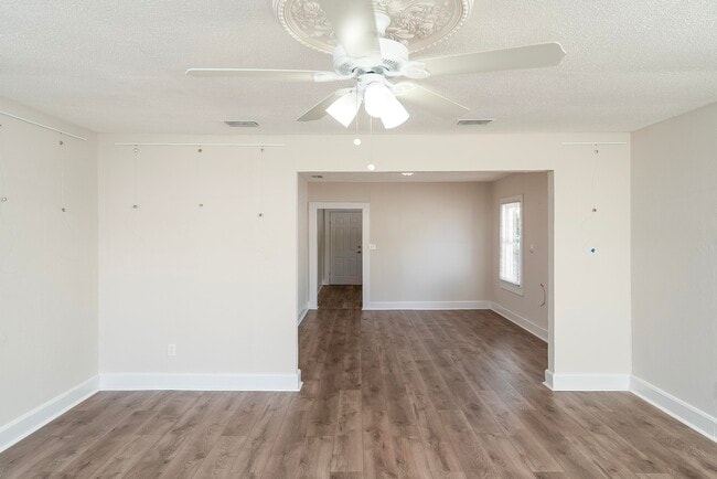 Building Photo - 32 Grant St