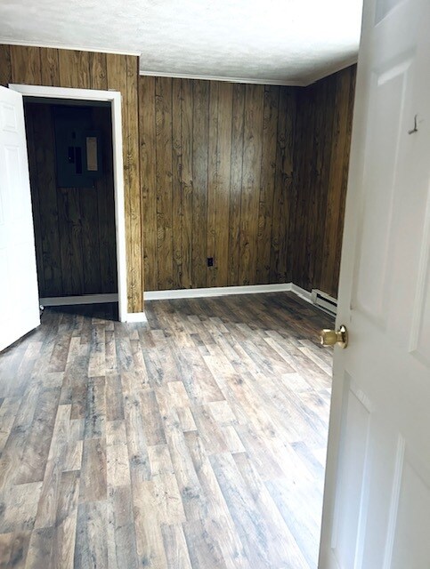 Building Photo - 209 Maple St