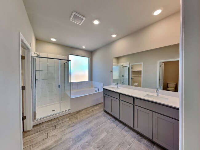 Building Photo - Stylish Newer Construction in a Premier Master-Planned Community