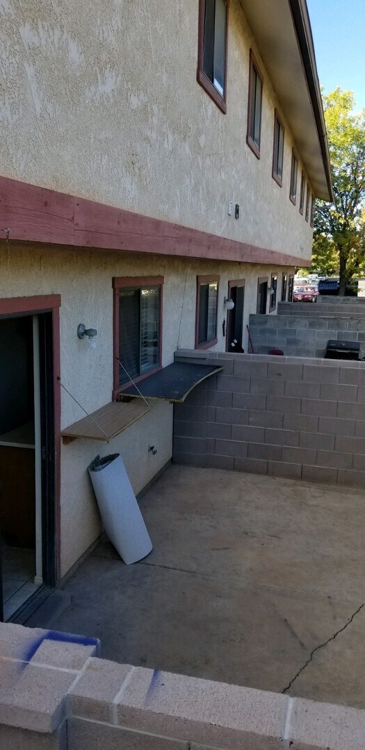Building Photo - Downtown Town Home