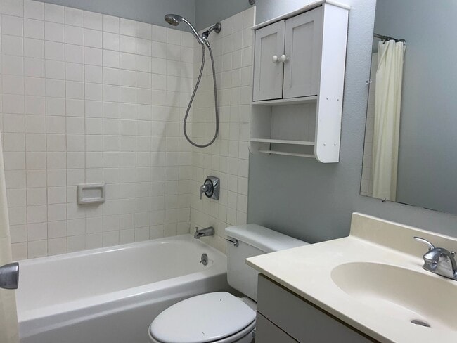 Building Photo - Kulalani Village - Right Next to Kapolei E...