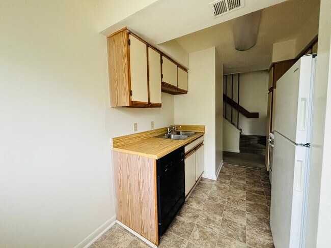 Building Photo - 503 Sunridge Dr