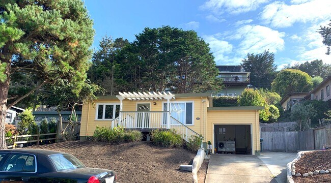Building Photo - 450 Loma Vista Terrace