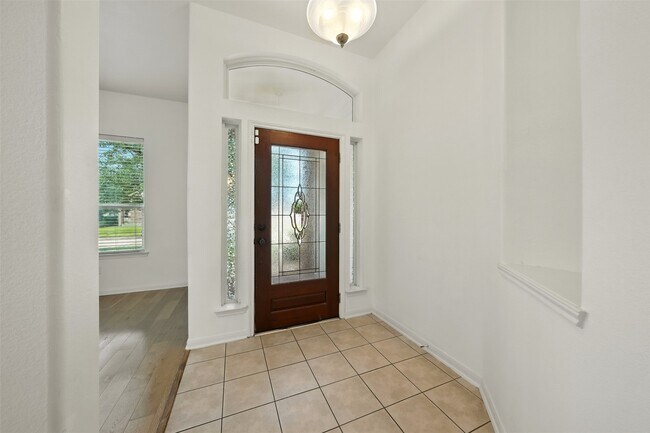 Building Photo - 9219 Gilbert Hollow Dr
