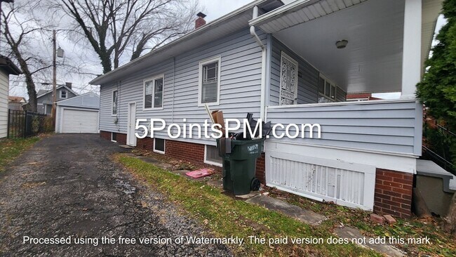 Building Photo - 13721 Alvin Ave