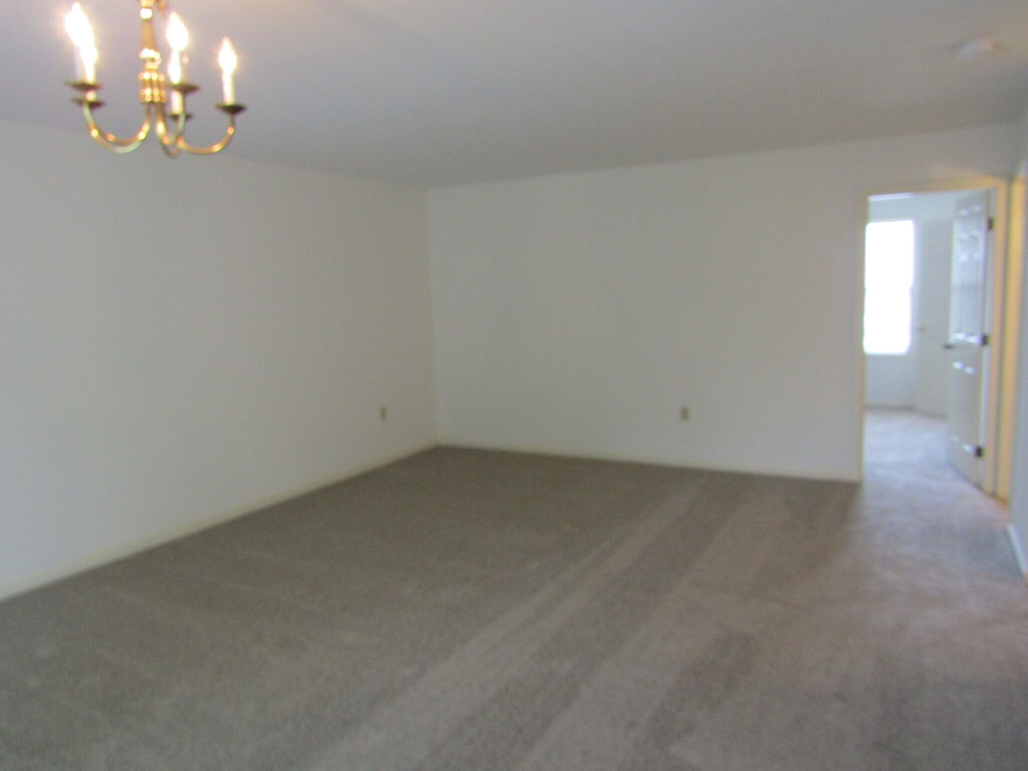 Building Photo - 52 Hilldale Dr