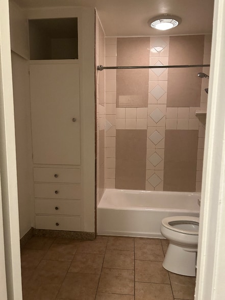 Building Photo - 224 W Palm Ave