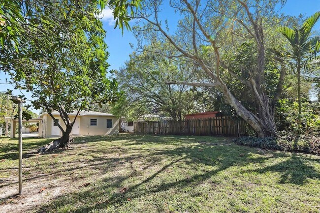 Building Photo - 1409 NW 7th Ave