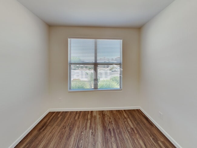 Building Photo - 215 E Salerno Way