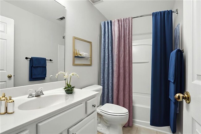 Building Photo - 2263 Leicester Way SE