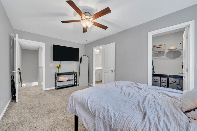 Building Photo - 253 Woodland Vly Ln