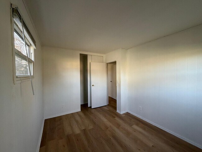 Building Photo - 1440 Azalea Dr