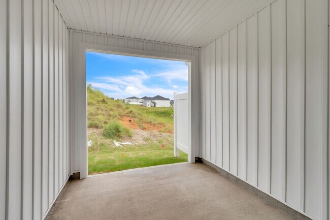 Building Photo - Modern New, Never Lived-in 3BR/2.5BA Townh...