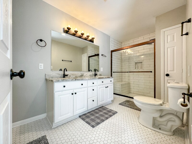 Building Photo - 2703 Homes Dr