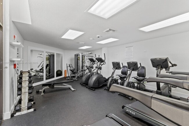 Building Photo - 181 Crandon Blvd